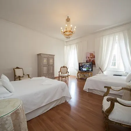 Morali Lux *